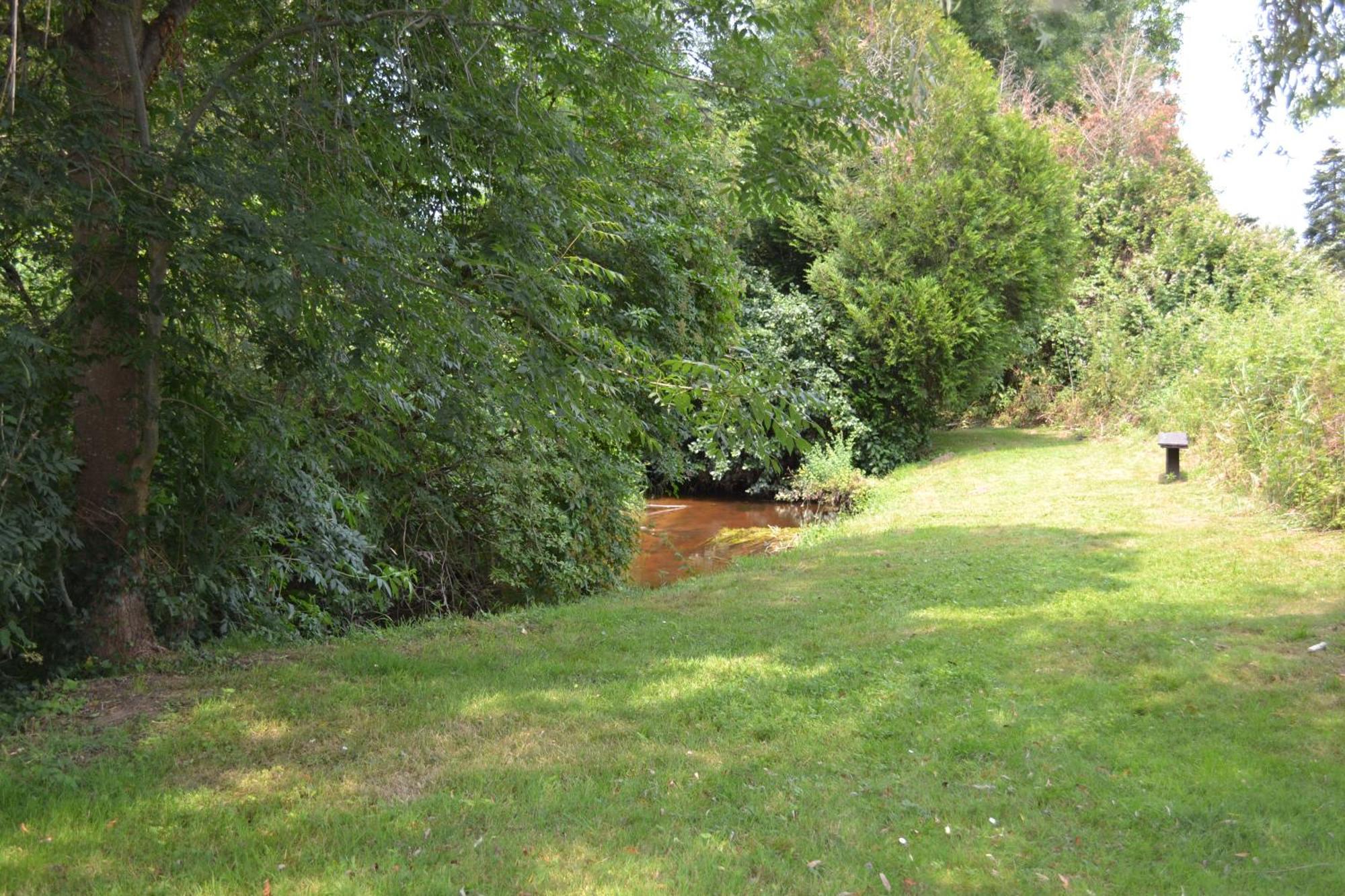 Les Bruyeres Gite Montbron Bagian luar foto
