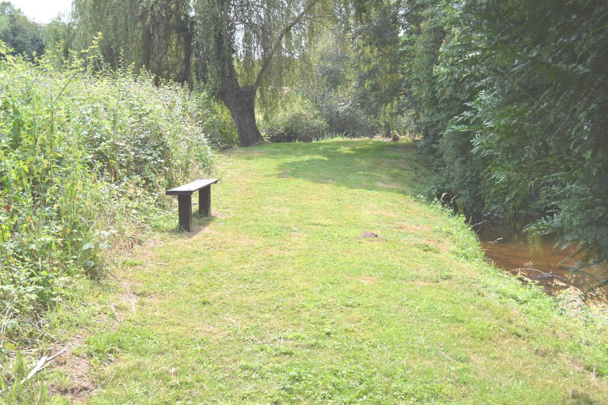 Les Bruyeres Gite Montbron Bagian luar foto