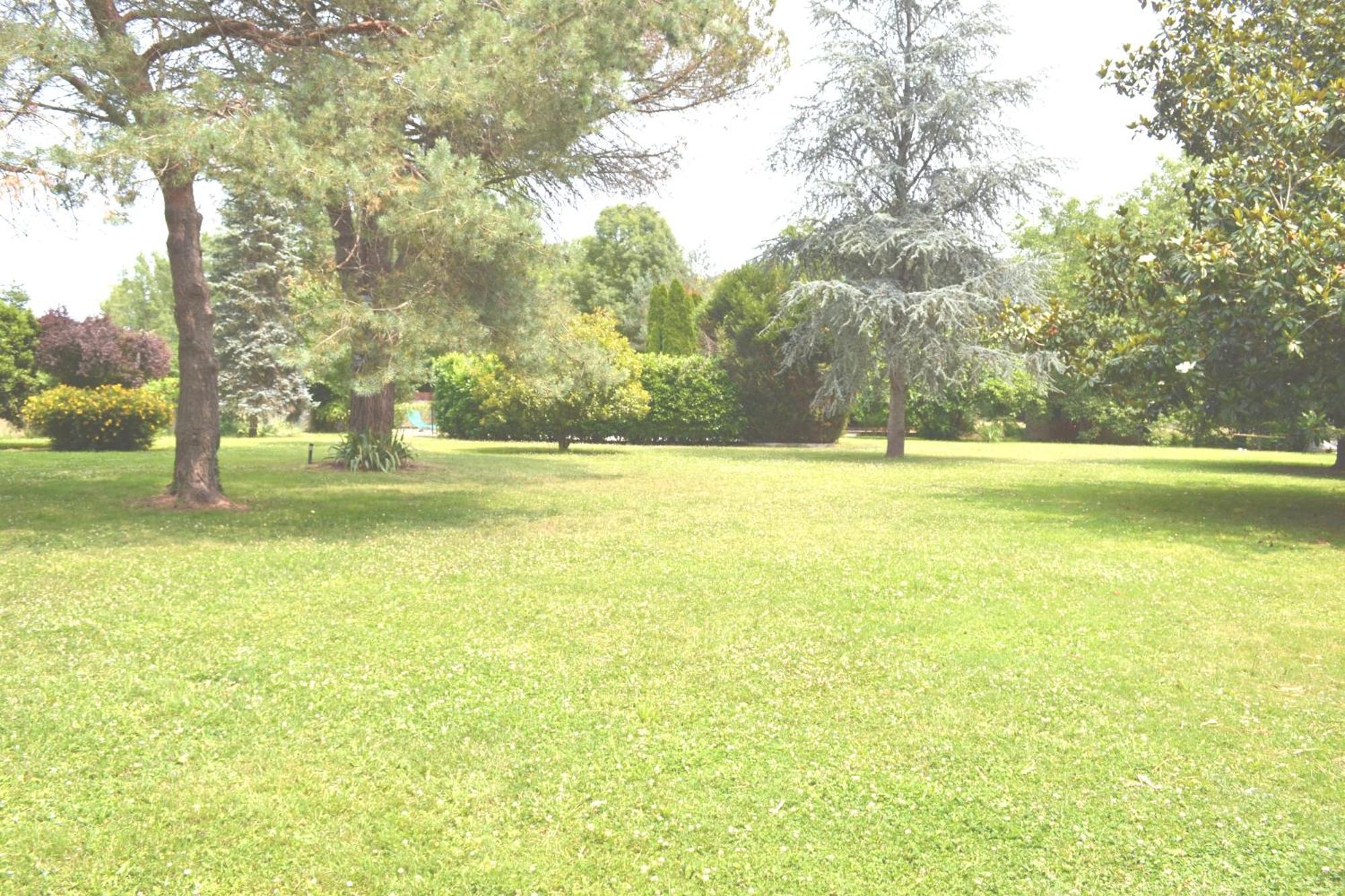 Les Bruyeres Gite Montbron Bagian luar foto